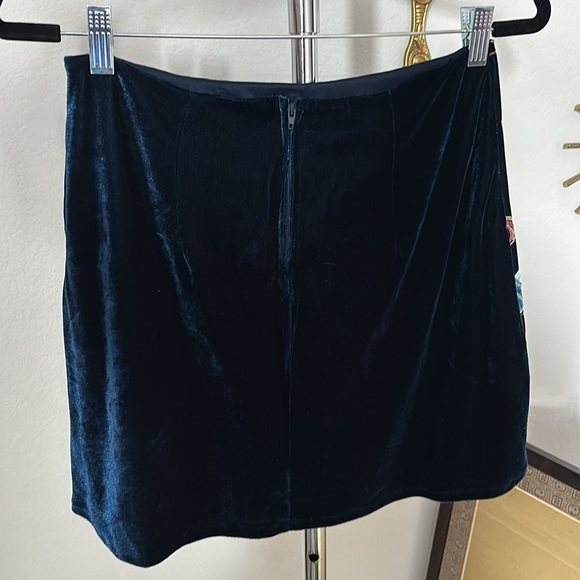 Velvet Floral Embroidered Mini Skirt - Picture 3 of 3